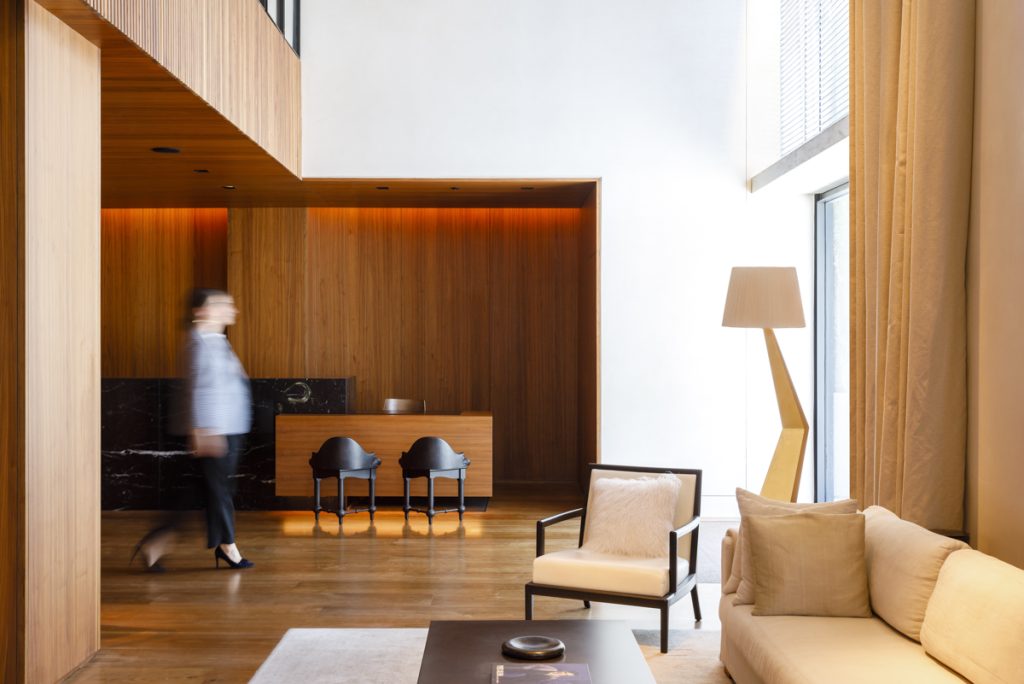 Contract Collection BD Art Editions - BD Barcelona Design - Waiting room with woman walking