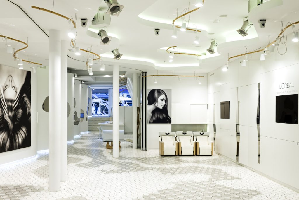 L’Oréal Academy - EMBT Architects - Bright beauty salon with avant-garde design