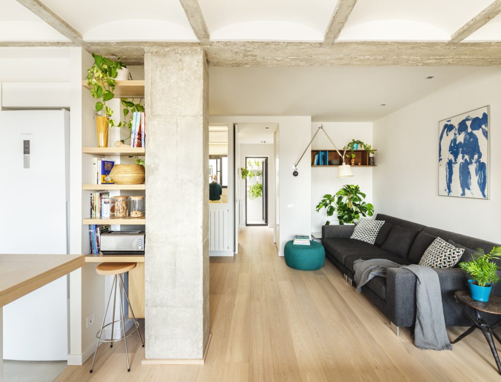 Vallcarca Flat - Sezam - Modern apartment with colorful furniture, parquet and white walls