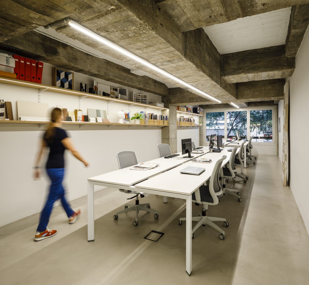 Marina SeZam Studio - Sezam - Bright office with artistic decoration